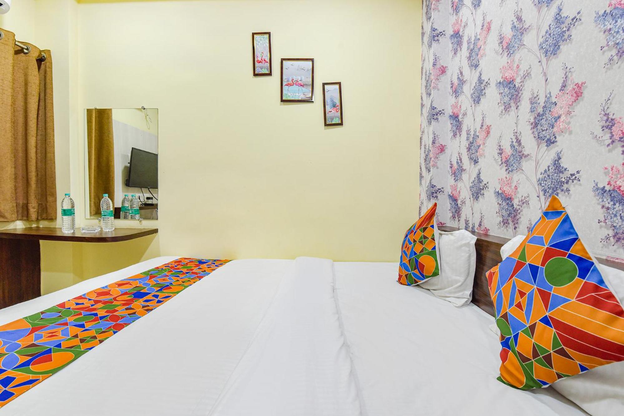 Fabexpress A2 And Restro Hotel Indore Exterior photo