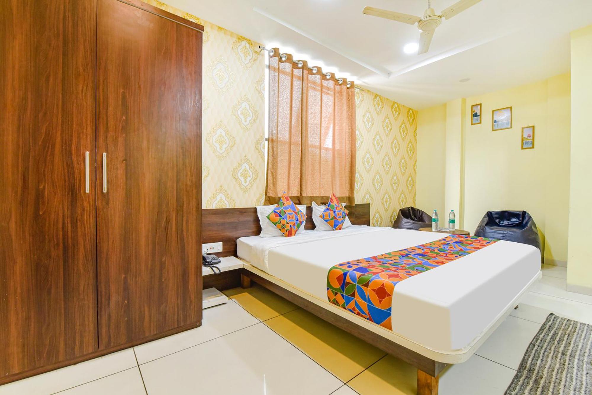 Fabexpress A2 And Restro Hotel Indore Exterior photo